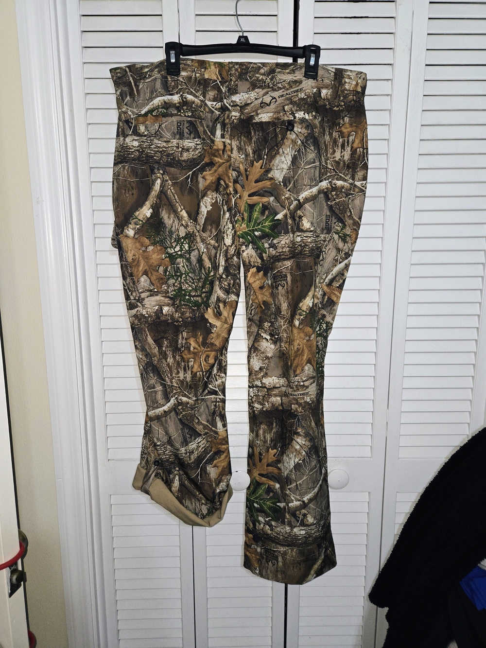 Magellan Outdoors Women's XXL Camo Roll-Up Pants - Realtree Brown/Green - Picture 8 of 16